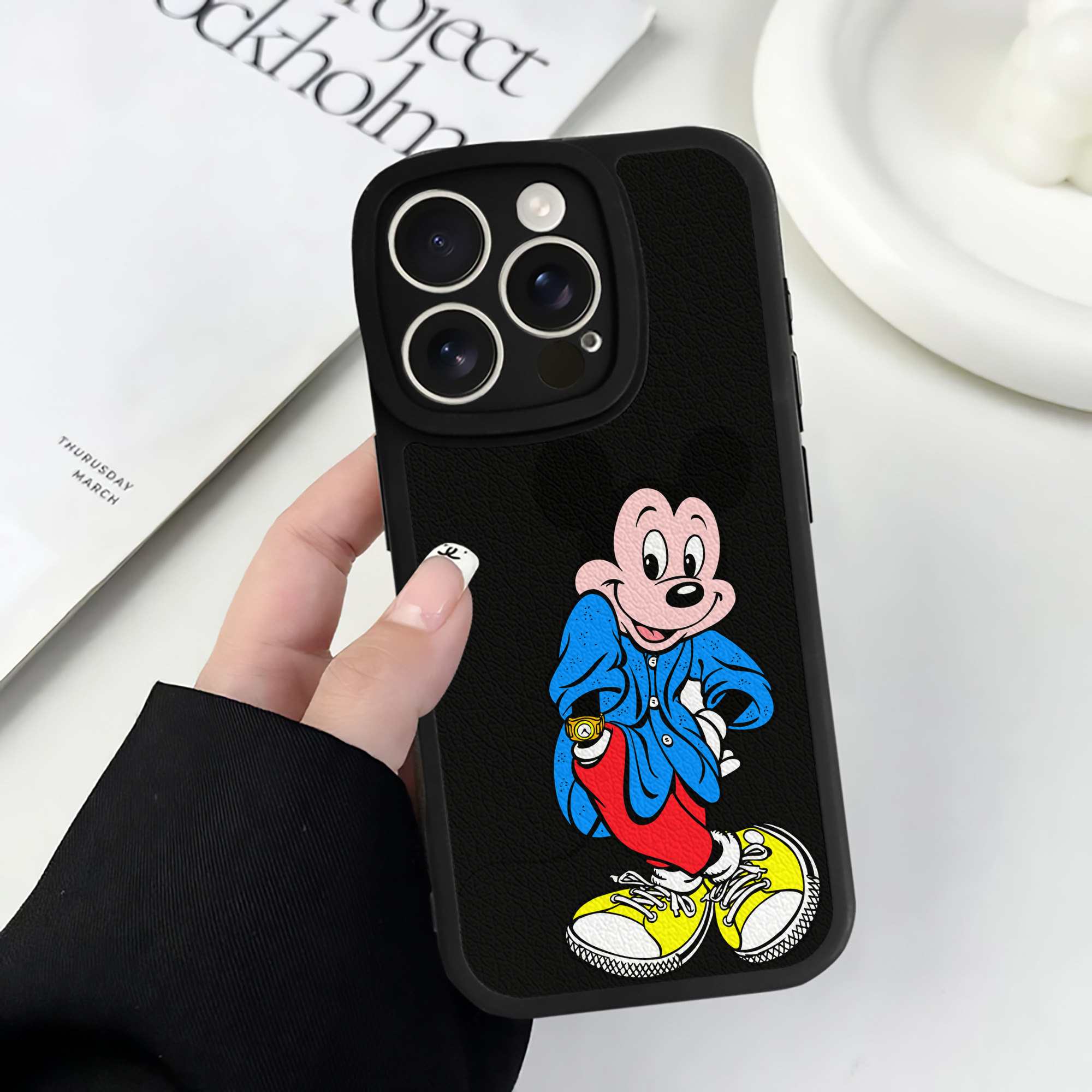 （画像用） ミッキーマウス Mickey Mouse 【iPhone 16シリーズ対応】シリコンスマホケース（レザー調） 材質：シリコン